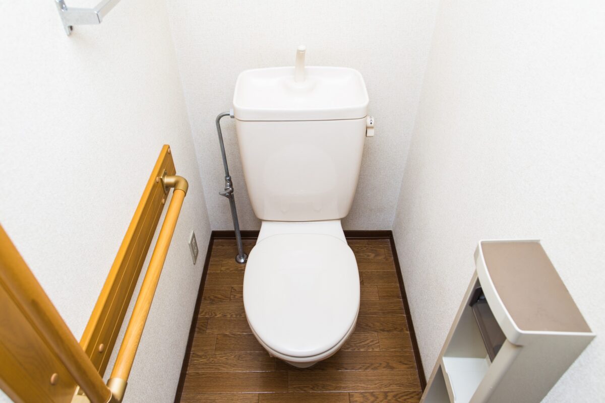 トイレの床材の特徴と費用相場：理想の選択をするためのガイド