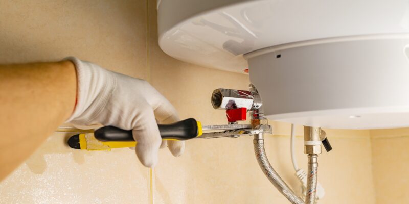 給湯器水漏れ給湯器水漏れ：原因、対処方法、修理費用相場